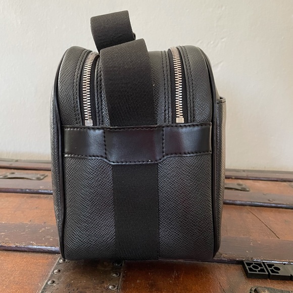 Authentic Louis Vuitton Reporter Bag - Picture 2 of 7